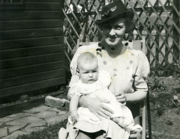 1941 Born in Bury